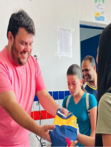 Hoje, 14/09, Realizou a Entrega do Fardamento Escolar Para Todos os Estudantes da Rede Municipal de Ensino.