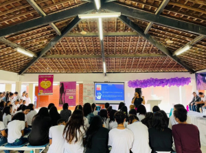 Dando continuidade ao Agosto Lilás, a Coordenadoria da Mulher iniciou hoje um ciclo de palestras nas escolas do município.